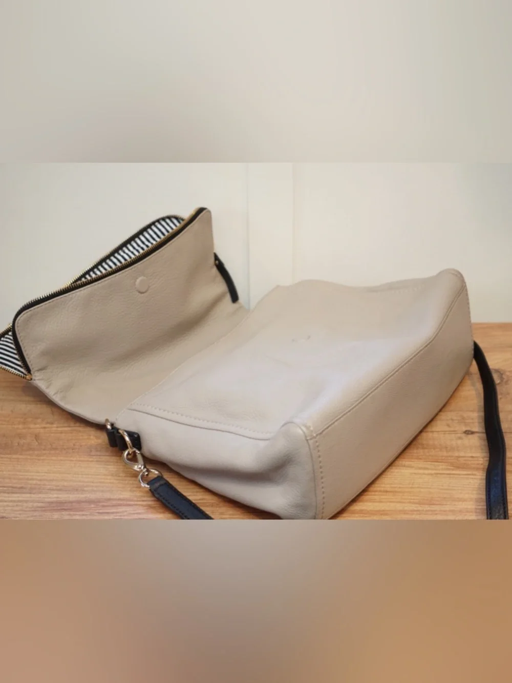 kate spade Beige Shoulder Bag with Black Trim - Picture 4 of 13